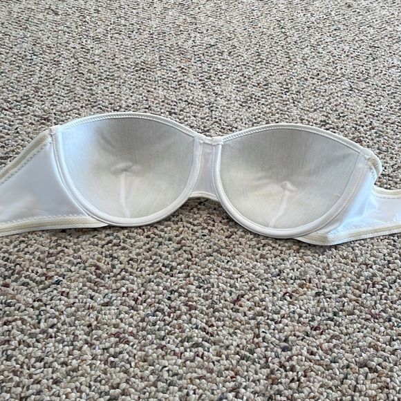 White Strapless Bra With Rubber Stays - Picture 4 of 6